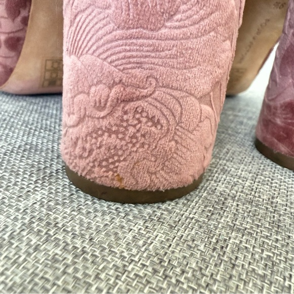 Pour La Victoire Pink Velvet Cece Rose Pointed Floral Embossed Pump 9.5 - Picture 4 of 13
